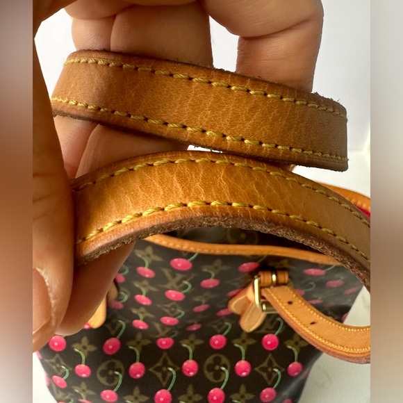 Vintage Louis Vuitton Limited Edition Cerises Bucket Bag with mini pouch - Picture 6 of 16